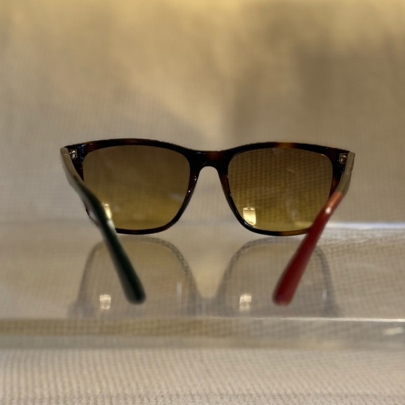 Gucci Tortoise shell Sunglasses for Women. - Picture 6 of 7